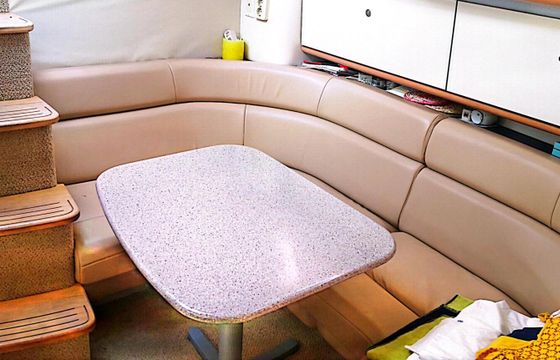 Motorboat BAYLINER AVANTTI 40 700hp