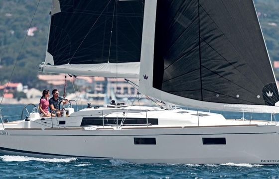 Sailboat Beneteau Oceanis 38.1 11.5m