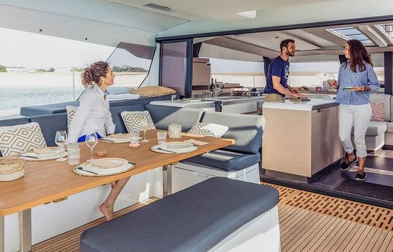 Catamaran Fountaine Pajot Aura 51 15.91m