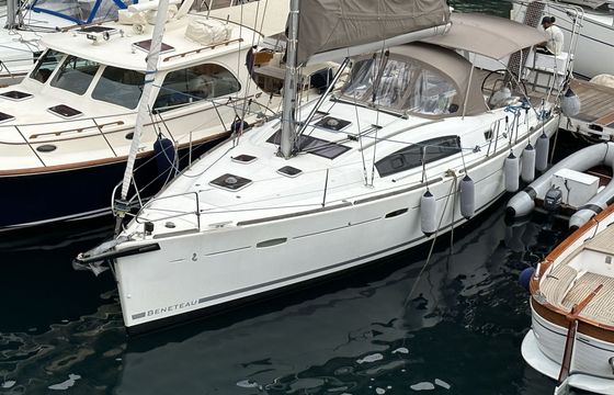 Sailboat Beneteau Oceanis 40 12m