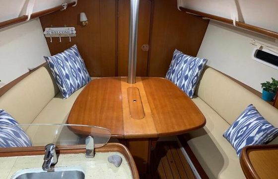 Sailboat Beneteau OCEANIS CLIPPER 323 11m