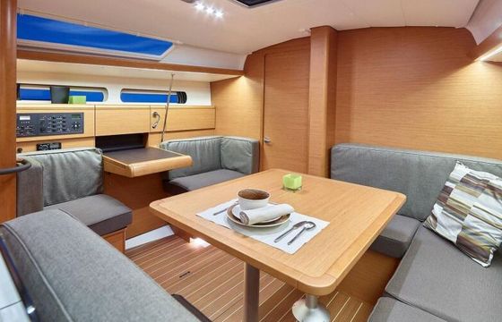 Sailboat Sun Odyssey 419 12m