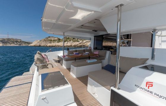 Catamaran FOUNTAINE PAJOT ASTREA 42 12m