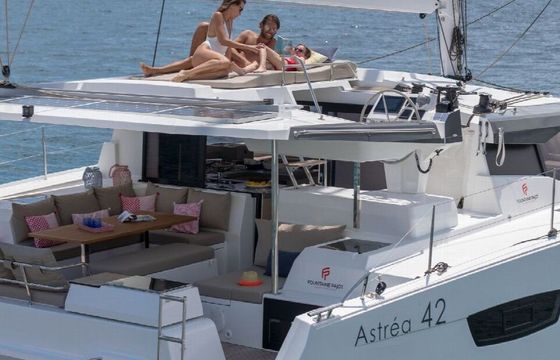 Catamaran FOUNTAINE PAJOT ASTREA 42 12m