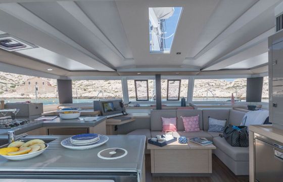 Catamaran FOUNTAINE PAJOT ASTREA 42 12m
