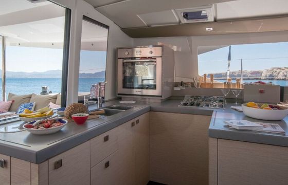 Catamaran FOUNTAINE PAJOT ASTREA 42 12m