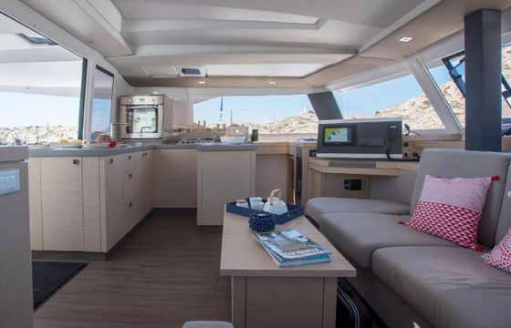 Catamaran FOUNTAINE PAJOT ASTREA 42 12m