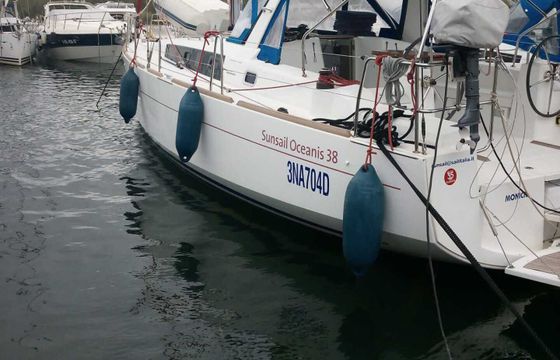 Sailboat BENETEAU OCEANIS 38 11.59m