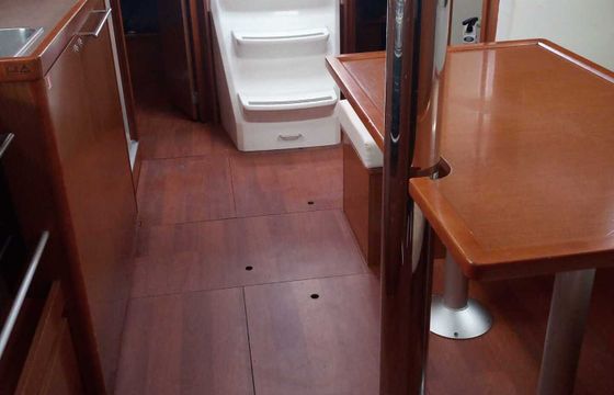 Sailboat BENETEAU OCEANIS 38 11.59m