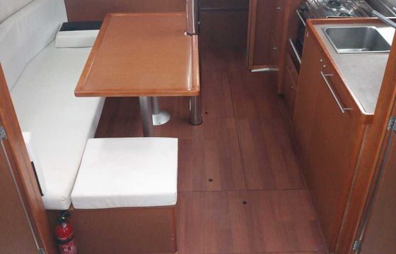 Sailboat BENETEAU OCEANIS 38 11.59m