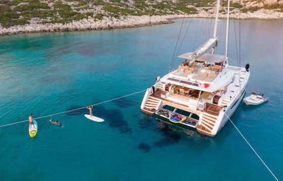 Catamaran Fountaine Pajot Alegria 67 19.49m