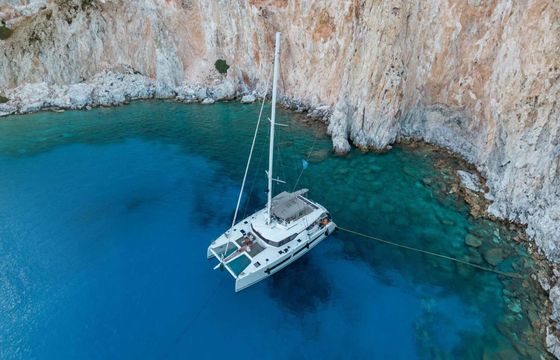 Catamaran Fountaine Pajot Alegria 67 19.49m