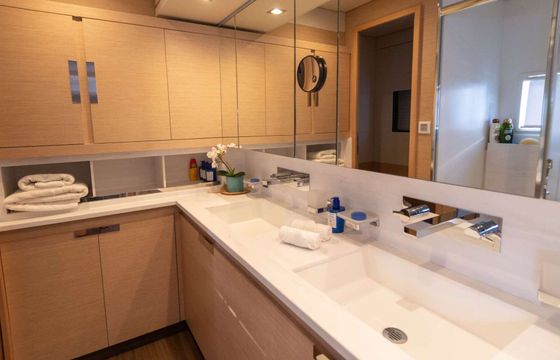 Catamaran Fountaine Pajot Alegria 67 19.49m