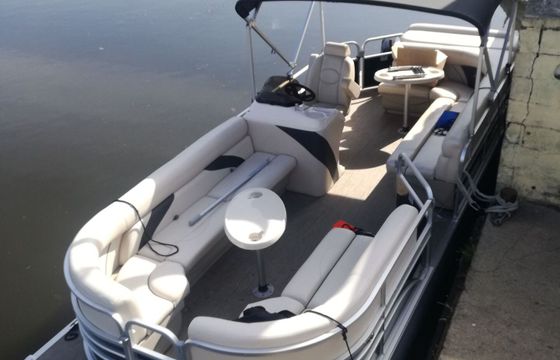 Motorboat Smoker Craft Sun Chaser 7522 60hp