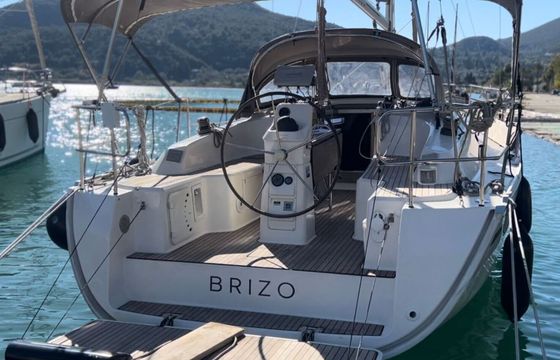 Sailboat Bavaria Cruiser 33 10m
