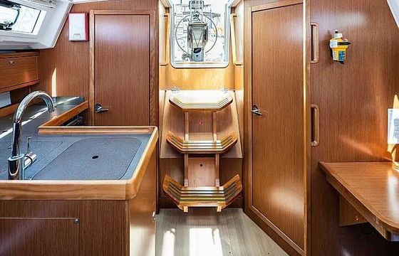 Sailboat Bavaria Cruiser 33 10m