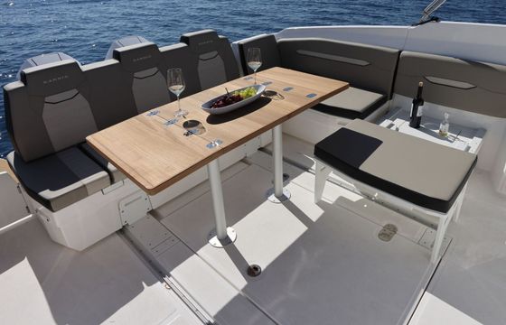 Motorboat Karnic CS 10 500hp