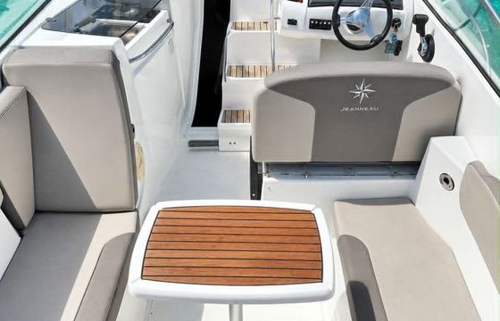 Motorboat Jeanneau Cap Camarat 7.5 Dc 225hp