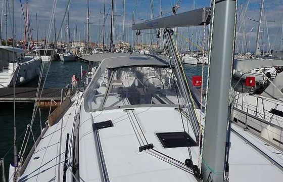 Sailboat BENETEAU OCEANIS 48 14.6m