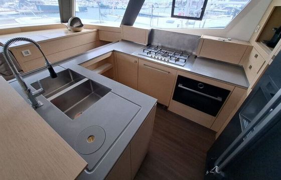 Catamaran Fountaine Pajot Ipanema 58 17.8m