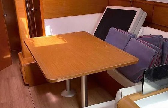Sailboat Jeanneau Sun Odyssey 439 13.4m