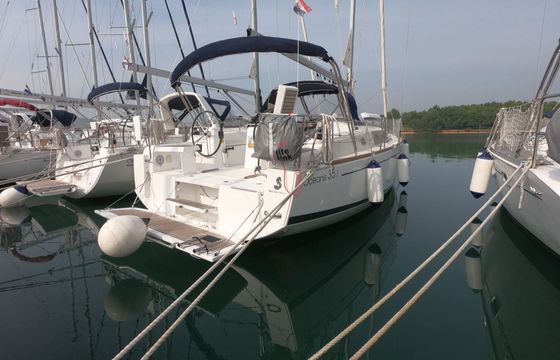 Sailboat BENETEAU OCEANIS 35.1 10.45m