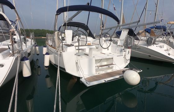 Sailboat BENETEAU OCEANIS 35.1 10.45m
