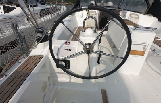 Sailboat BENETEAU OCEANIS 35.1 10.45m
