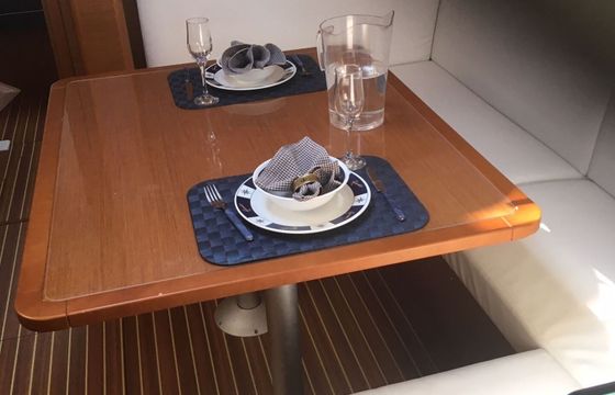 Sailboat Jeanneau Sun Odyssey 419 12.76m