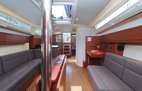 Sailboat HANSE 418 12.4m