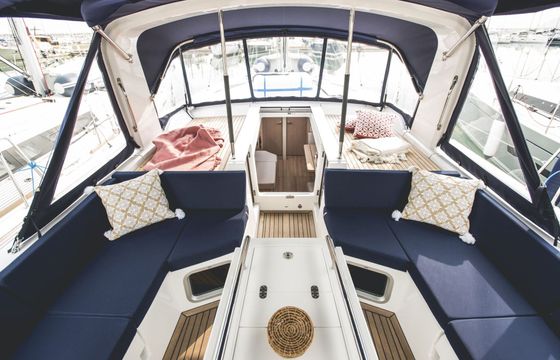 Sailboat BENETEAU OCEANIS 51.1 15.94m