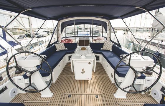 Sailboat BENETEAU OCEANIS 51.1 15.94m