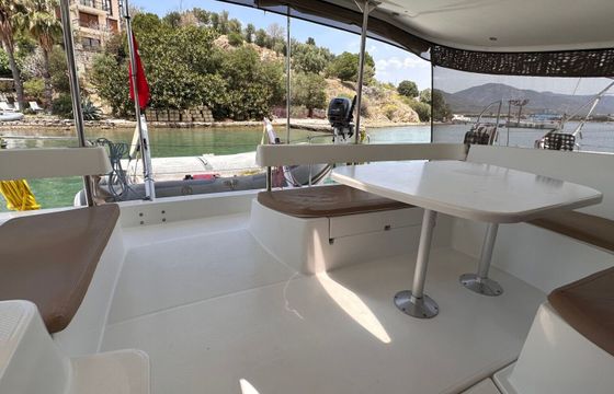 Catamaran Fountaine Pajot Lipari 41 11m