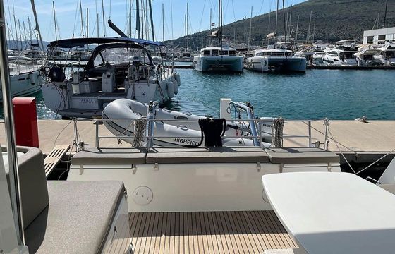 Catamaran Lagoon-Bénéteau Lagoon 40 - 4 + 2 cab  11.74m
