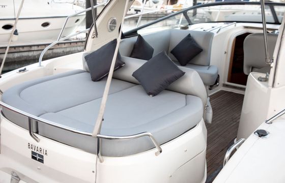 Motor yacht Bavaria 33 Cruiser 400hp