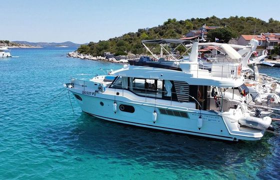 Motor yacht Bénéteau Swift Trawler 41 Fly 638hp