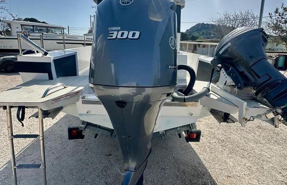Motorboat Axopar 28 300hp