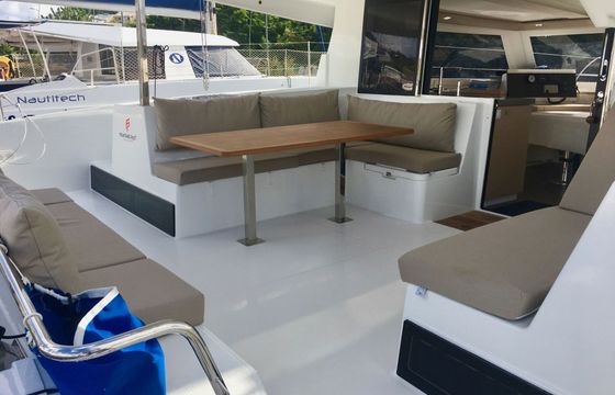 Catamaran Fountaine Pajot Lucia 40 11.73m