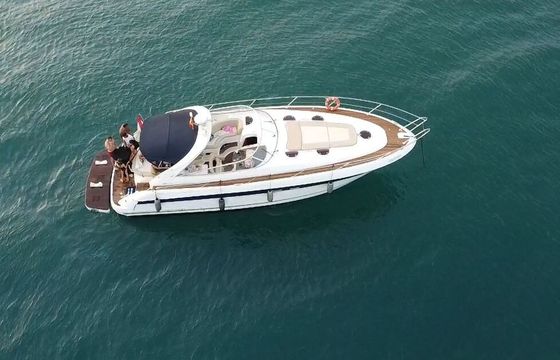 Motorboat Bavaria 42 sport 500hp