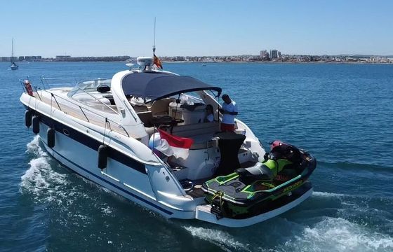 Motorboat Bavaria 42 sport 500hp