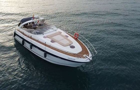 Motorboat Bavaria 42 sport 500hp