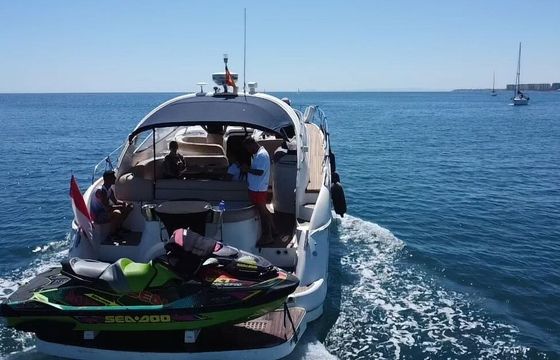 Motorboat Bavaria 42 sport 500hp