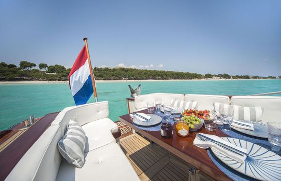 Motorboat Hinckley Talaria 40 630hp