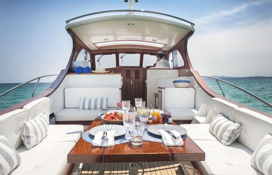 Motorboat Hinckley Talaria 40 630hp