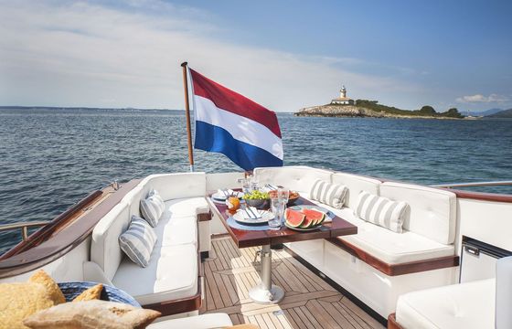Motorboat Hinckley Talaria 40 630hp