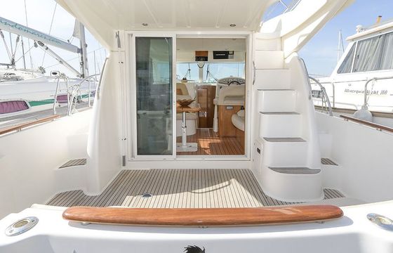 Motorboat JEANNEAU PRESTIGE 32 450hp