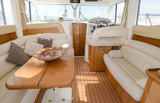 Motorboat JEANNEAU PRESTIGE 32 450hp