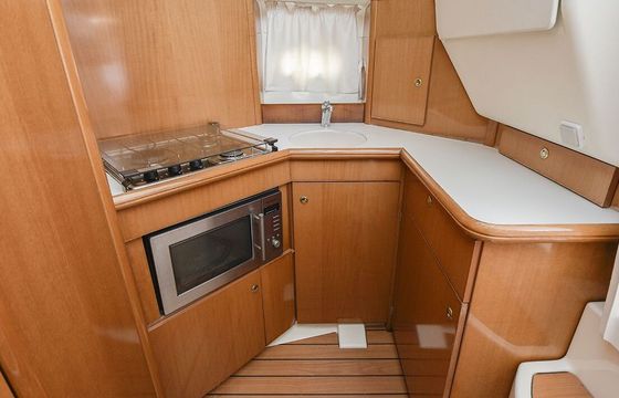 Motorboat JEANNEAU PRESTIGE 32 450hp