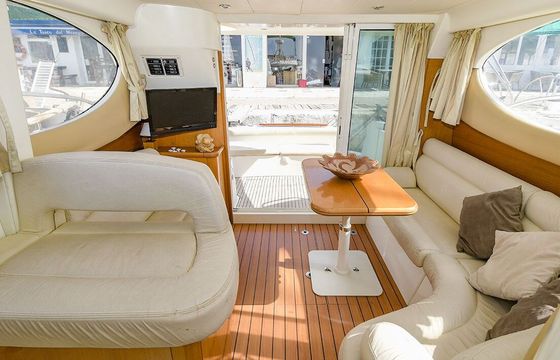 Motorboat JEANNEAU PRESTIGE 32 450hp