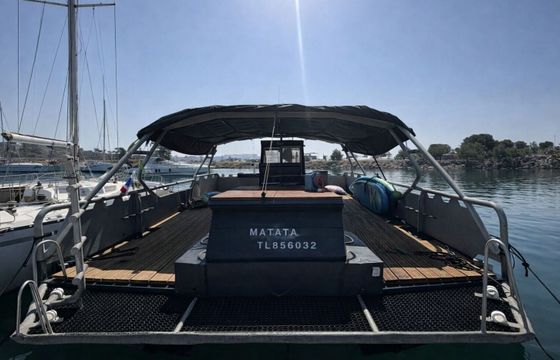 Motorboat yachting creation support plongeur